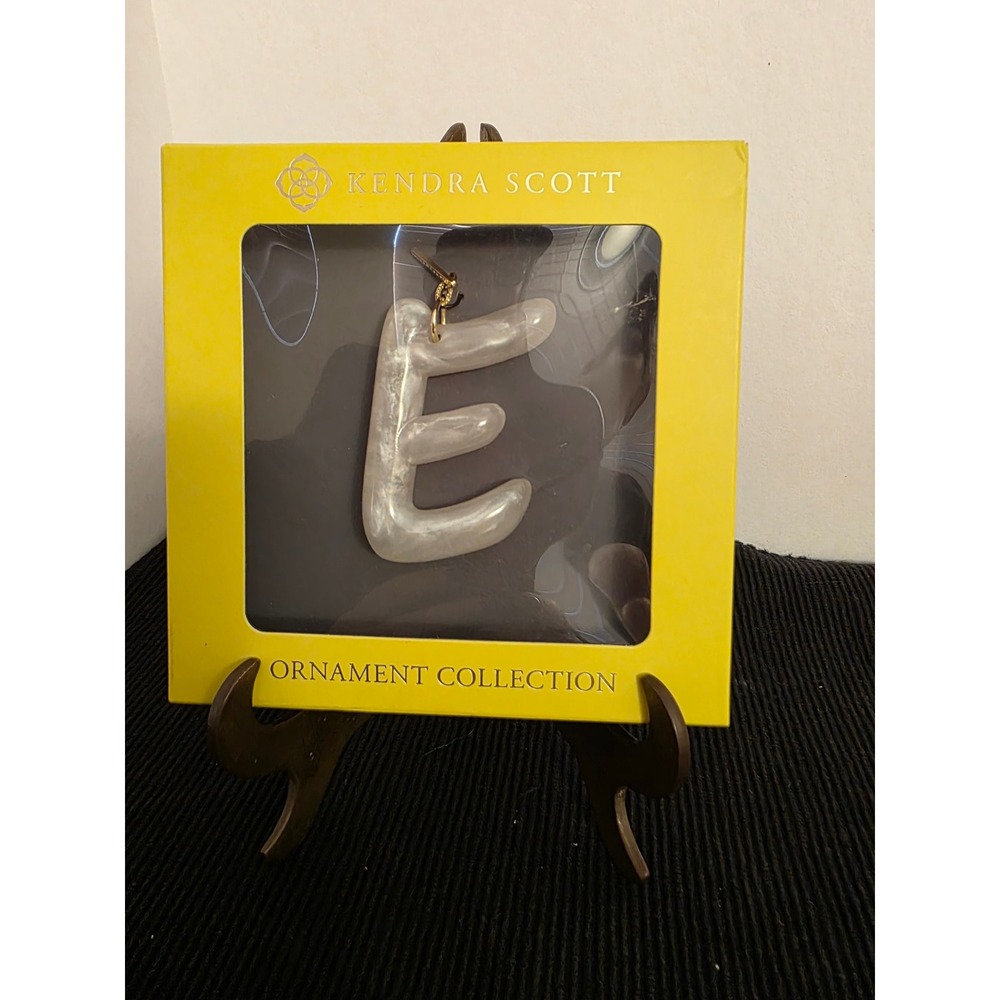 Kendra Scott E Ornament Gold Pearlscent Ivory Resin Letter Initial‎ Charm